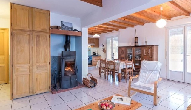 Peaceful house with sauna, whirlpool bath, and pétanque court