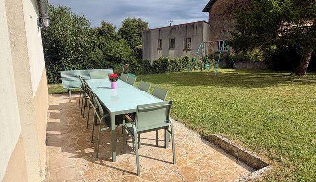 Beautiful country home in a green setting, near Guédelon