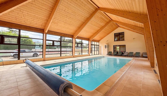 Charming Villa with Indoor Pool, Private Tennis Court, Near Zoo and Castles