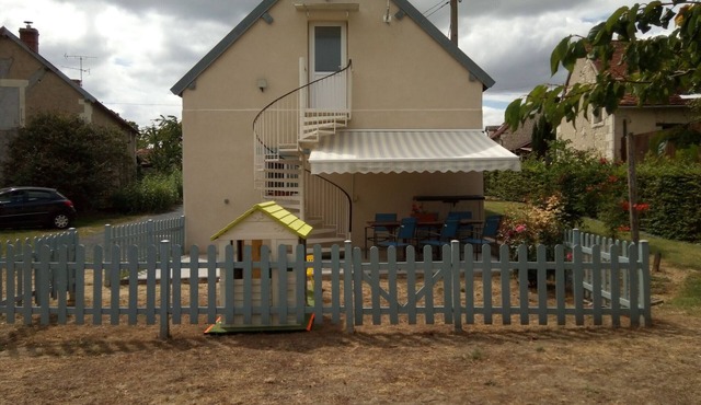 Cozy Retreat Near Loire Castles and Zoo with Private Terrace, Air Conditioning, and Parking