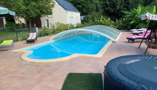 Peaceful Retreat Near ZooParc de Beauval: Modern Comforts, Heated Pool, Nature, and History