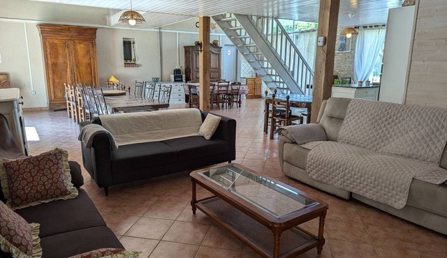 Large house near Paris, garden, for 12 people