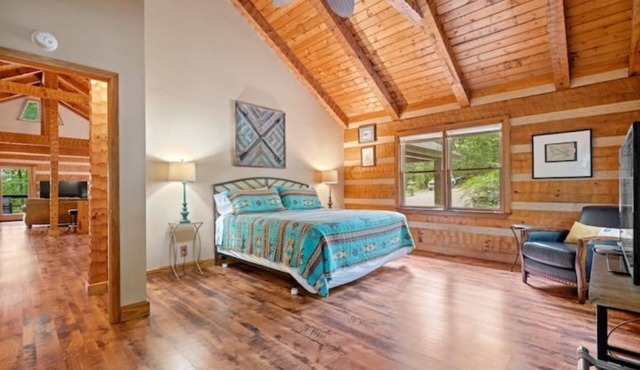 Fragrance Free log cabin in Hot Springs Village- stunning!