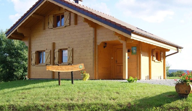 Franc-Comtois chalet with Wifi and fireplace in Étobon