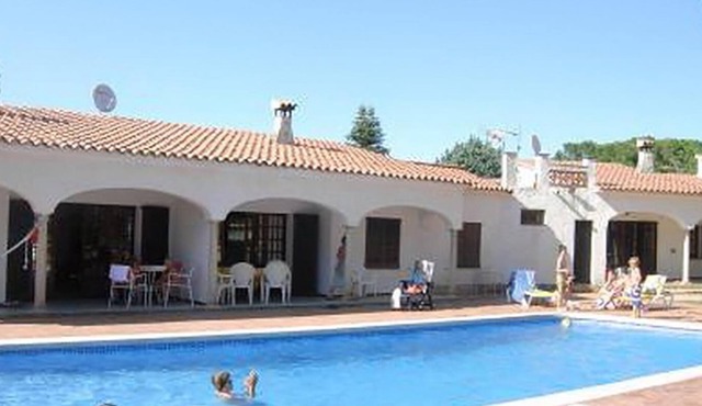 FRANCIAC: HOUSE WITH COMMUNITY POOL + FREE WIFI