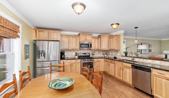 Francis Way - Four Bedroom Villa, Sleeps 8