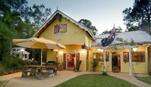 Frangipani House ... special birthdays, family fun, bush retreats, celebrations