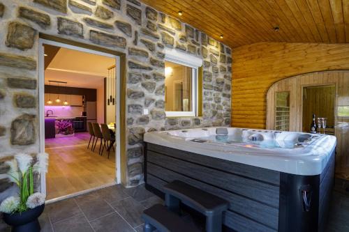 Franjković Premium Suite with Private Jacuzzi & Sauna