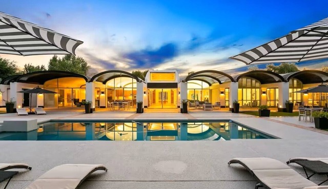 Frank Lloyd Wright Inspired Villa in Scottsdale - Pool, Hot Tub & Sunken Firepit