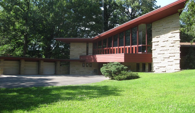 Frank Lloyd Wright overnight rental - The Elam House