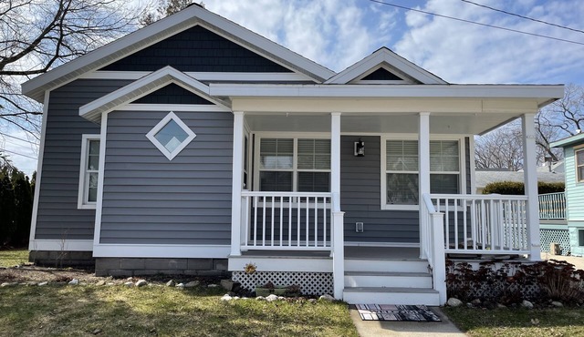 Frankfort Beach House — Located Just Steps From Downtown Frankfort!