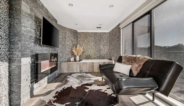 Frankie Luxury 2 bedroom house with Spa bath