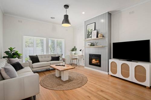 Frankie's Place- lux & stylish