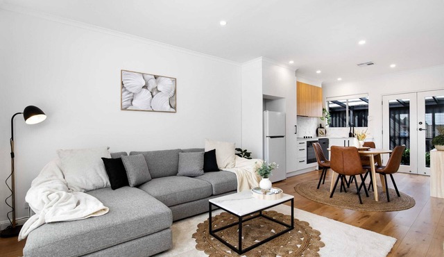 Frankie's Retreat Henley Beach