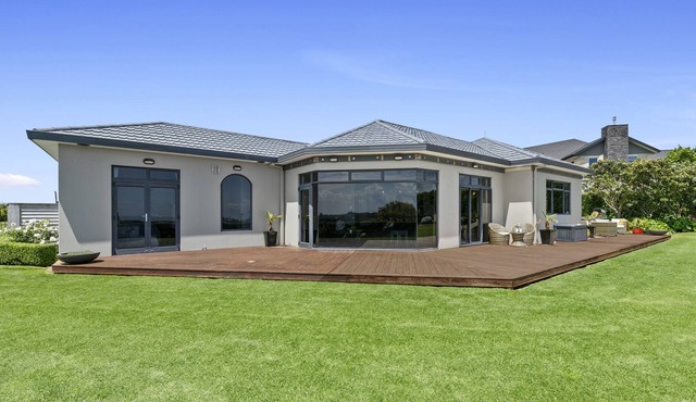 Frankleigh Views - New Plymouth Holiday Home