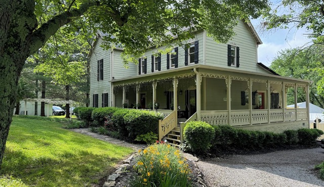 Franklin French Farmhouse-Leipers Fork- Countryside Farm -Views!