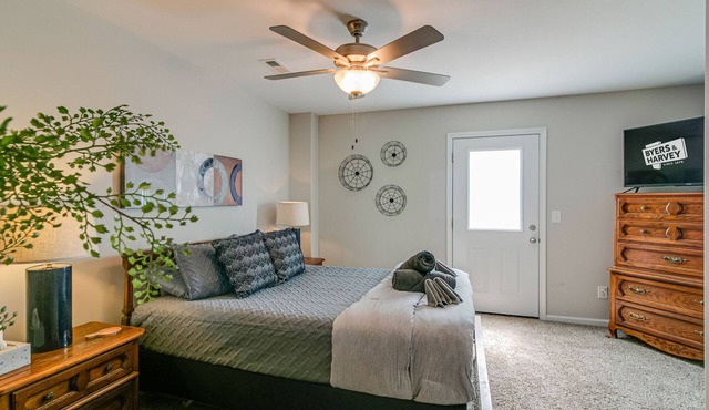Franklin Haven by Johnathan (1010 Franklin, #A)