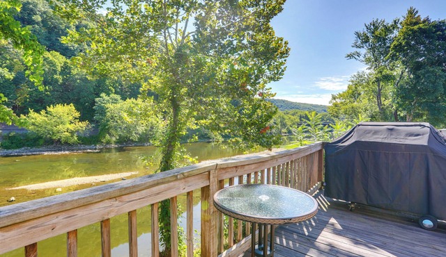 Franklin Home w/Deck, Creek Views: Walk to Shops