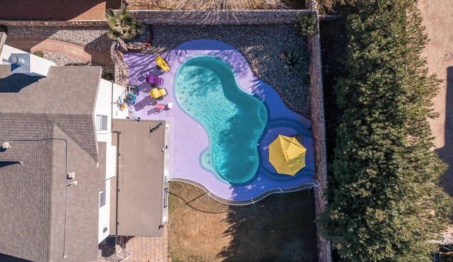 Franklin Luxe Oasis with Swimming pool and EV charging.