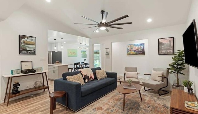 Franklin Park, 4BR, King Beds - Dove Springs Oasis