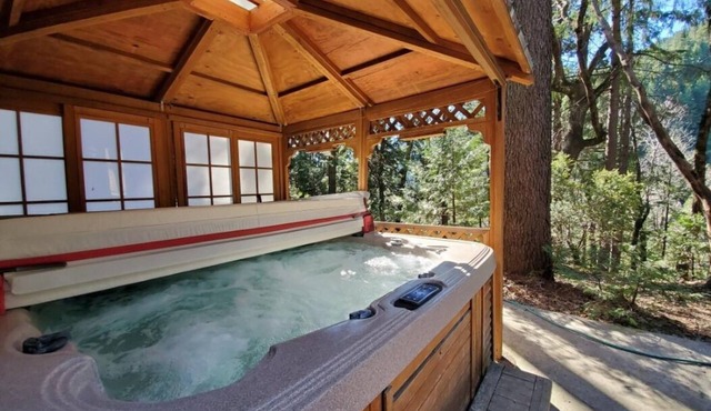 Franky's Retreat Great family gatherings, Hot Tub