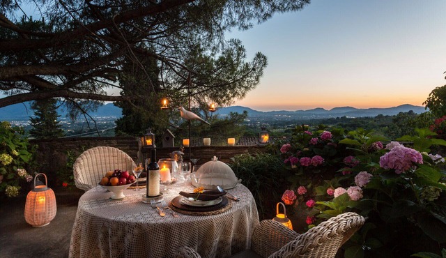 FRANTOIO a Romantic Farmhouse Apartment with Terrace and Views in Capannori