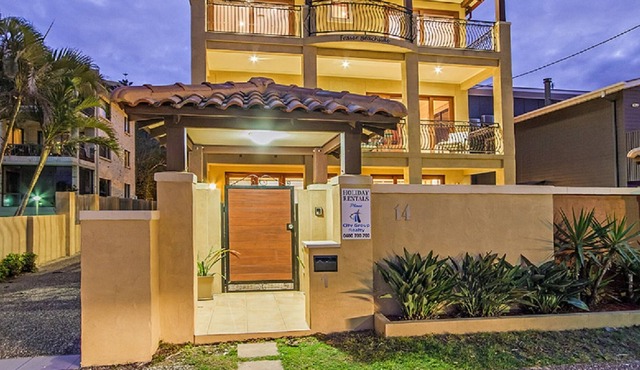 Fraser Beachside Luxury home with the beach at the front door backing onto park