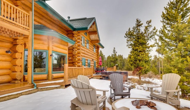 Fraser Chalet with Hot Tub and Mountain Views