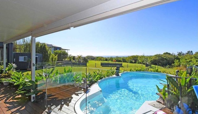 Fraser Coast, Eco Container Home + Cabin, Pool, Pet Friendly, Boat Ramp 5min