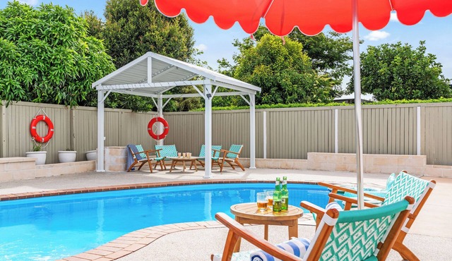 Fraser Coast Modern Beach House 4BR – King Bed, Pool, WiFi Relax & Recharge