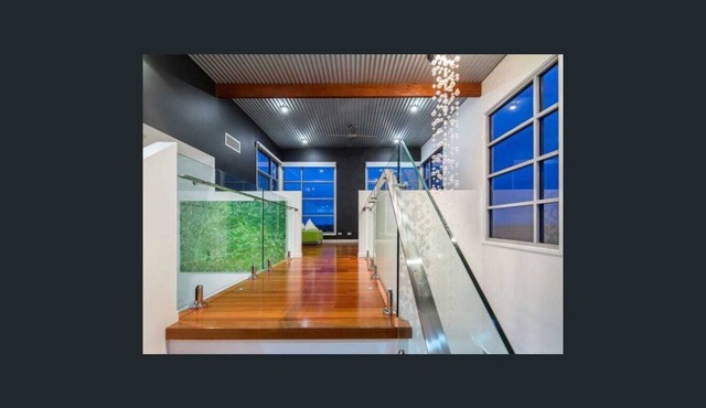 Fraser Island Views - Luxury Family House on the Hill with Panoramic Ocean Views