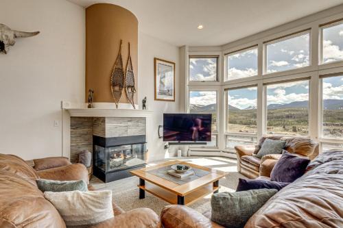 Fraser Townhome w/Deck, 7 Mi to Winter Park!