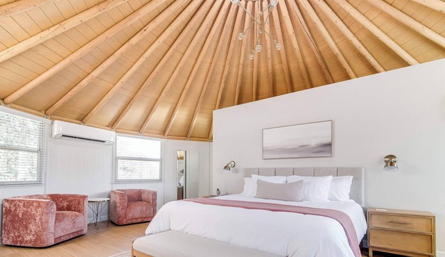Fredericksburg Luxury Yurt with Hill Country Views