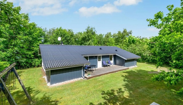 "Fredger" - 1.8km from the sea by Interhome