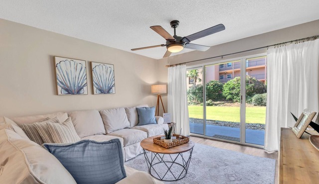 Free Amenities, Gulf-view! Private Beach! Pool! Ciboney 1009!