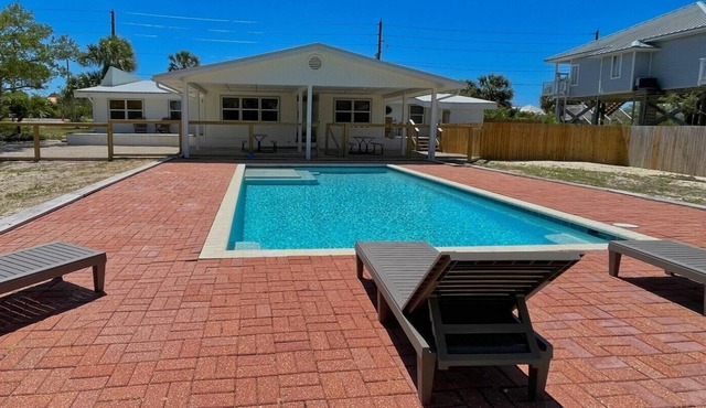 Free Beach Gear Credit, 2-Min Walk To Beach, Swimming Pool!