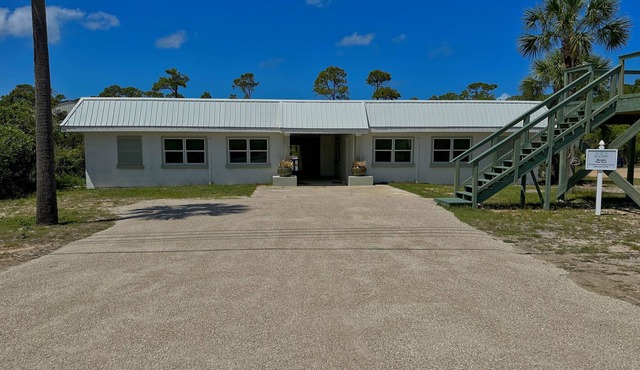 Free Beach Gear Credit, 2-Min Walk To Beach, Swimming Pool!