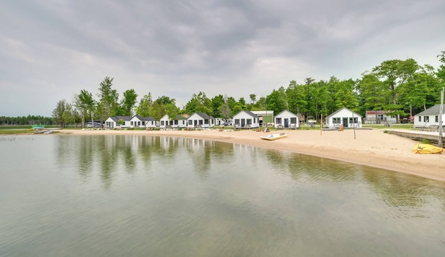 Free Boat Rentals! Beachside Les Cheneaux Cabin