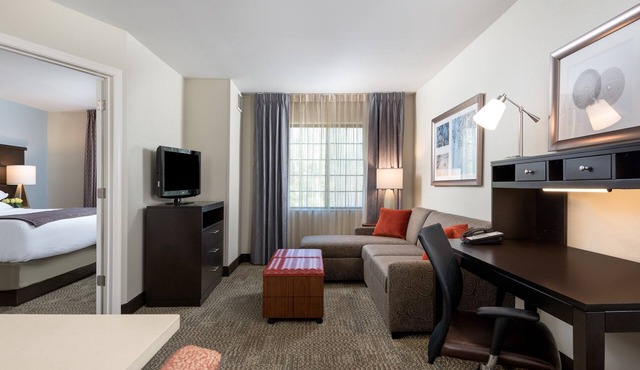 Free Breakfast, Airport Shuttle, Great Location!