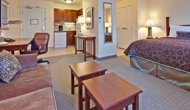 Free Breakfast Buffet Daily. Indoor Pool. Gym. Studio in a Great Location.