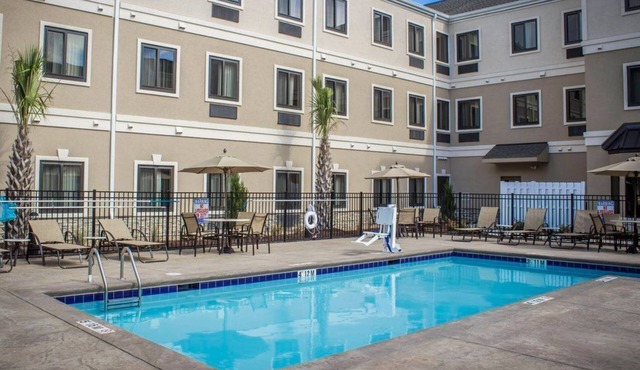 Free Breakfast Buffet. Pool. Studio w/Kitchen Close to Marine Corps Air Station.