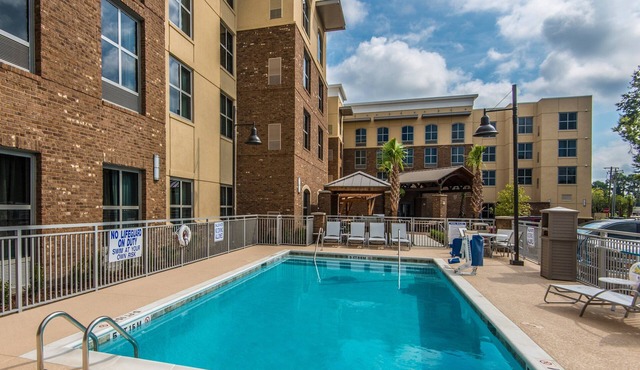 Free Breakfast Buffet. Outdoor Pool. Great Location!