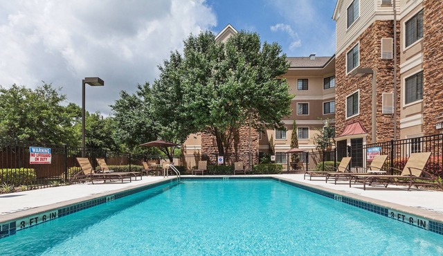 Free Breakfast Buffet. Outdoor Pool. Gym. Great for Business Travelers!