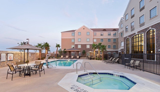 Free Breakfast Buffet. Pool & Hot Tub Access. Great Location!
