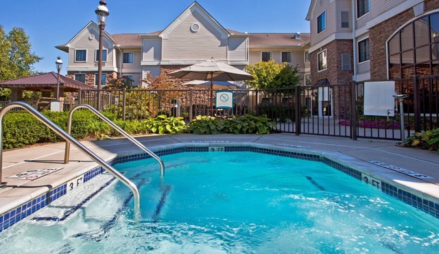 Free Breakfast Buffet. Pool & Hot Tub Access. Great Location!