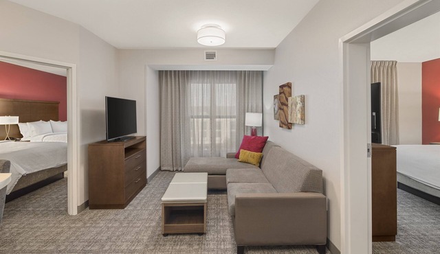 Free Breakfast Buffet. Pool. Suite Near Florence Center.