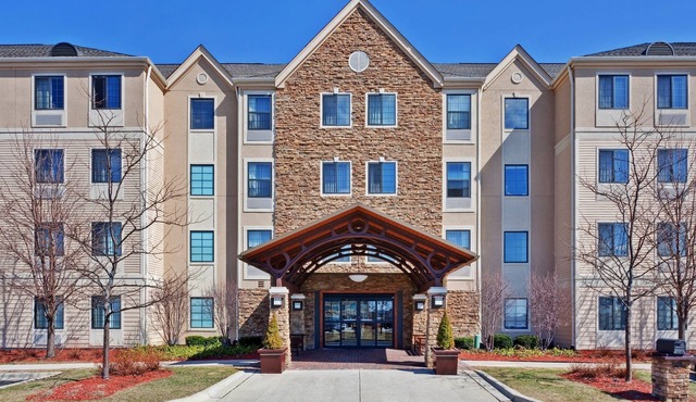 Free Breakfast Buffet at this Staybridge Studio! Indoor Pool, Gym, 24h Business Center!