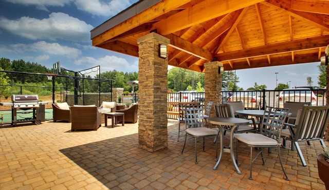 Free Breakfast Buffet. Indoor Pool. Close to Winthrop University!
