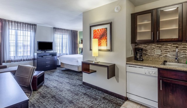 Free Breakfast, Free Wi-Fi, Indoor Pool | Great Studio Suite