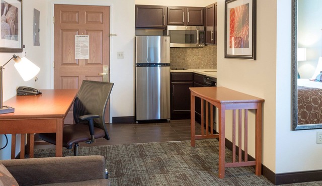 Free Breakfast + Fully Equipped Studio